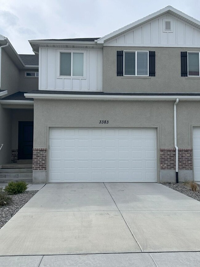 Building Photo - BEAUTIFUL 3-BEDROOM 2.5 BATH TOWNHOME FOR RENT