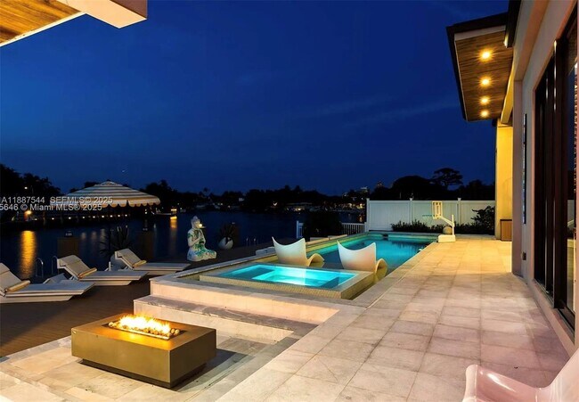 Building Photo - 2225 NE 19th St