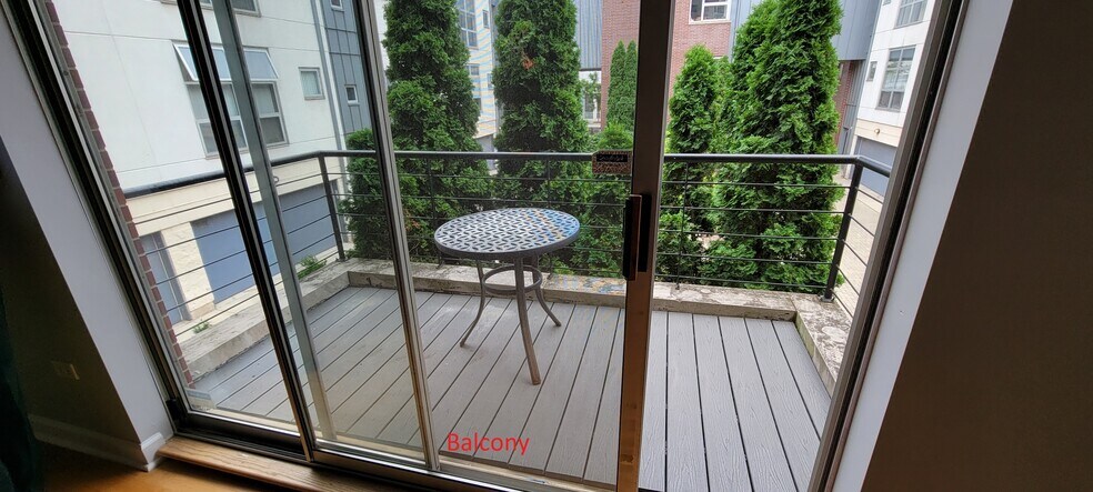 Building Photo - 1808 S Michigan Ave