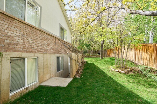 Building Photo - 850 E 550 S