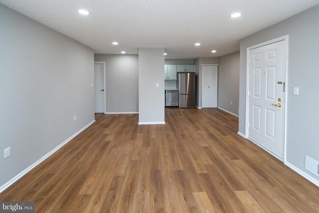 Building Photo - 69 Fisher Dr