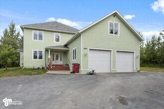Building Photo - Spacious 5BD/3BA Home!