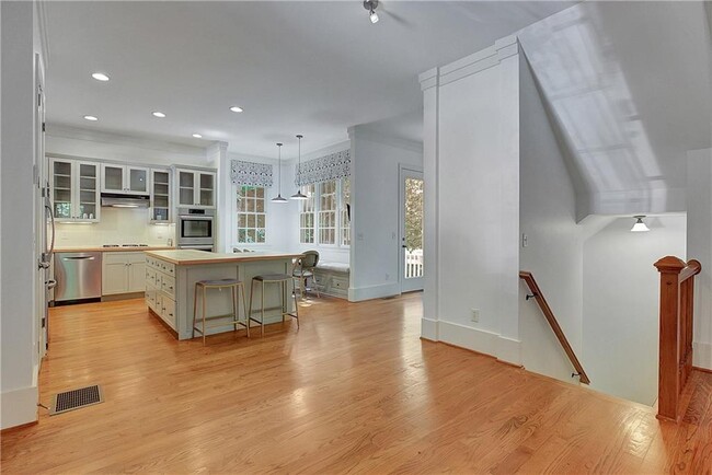 Building Photo - 9043 Selborne Ln