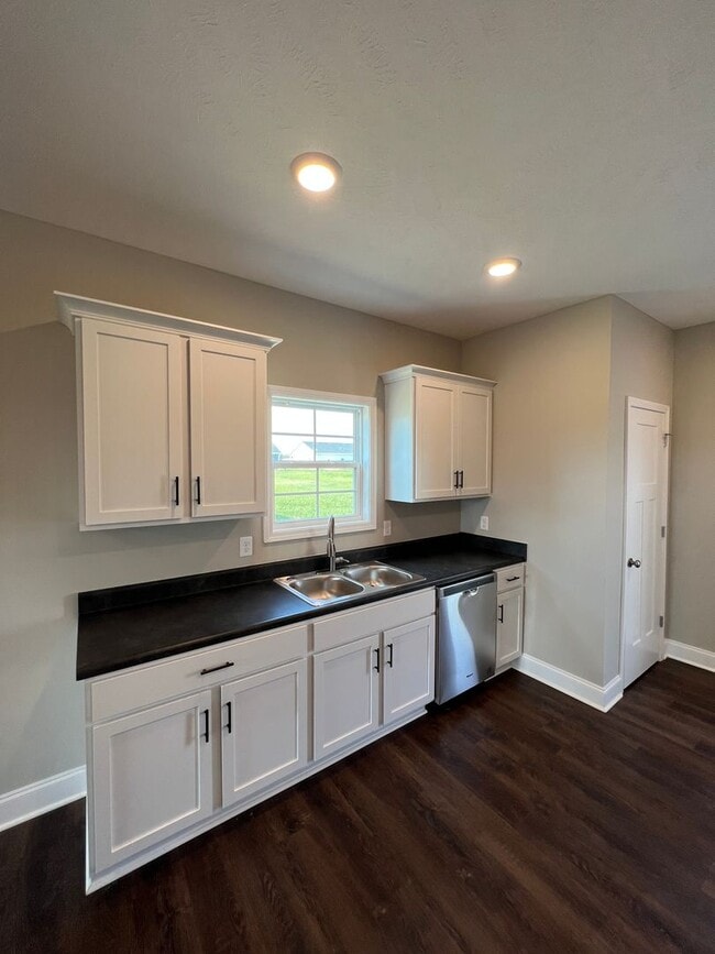 Building Photo - 406 St George Wy