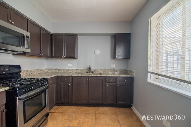 Building Photo - 1465 E 69th St