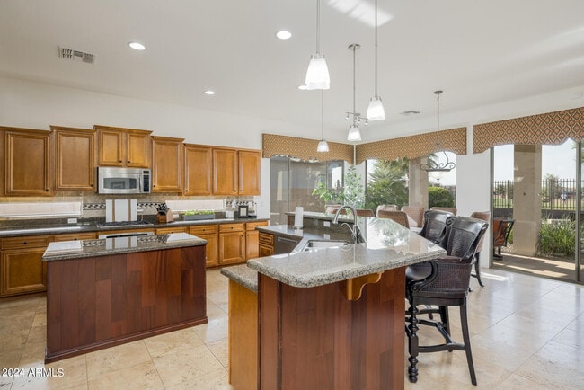 Building Photo - 4176 E Clubview Dr