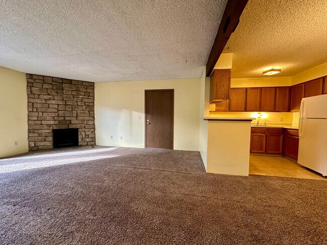 Building Photo - Lovely 1 Bedroom, 1 Bathroom Lakewood Cond...