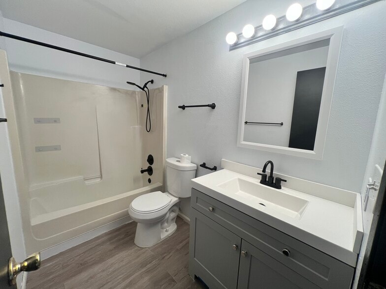 Building Photo - 1314 Chestnut St