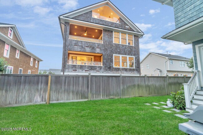 Building Photo - 985 Ocean Ave