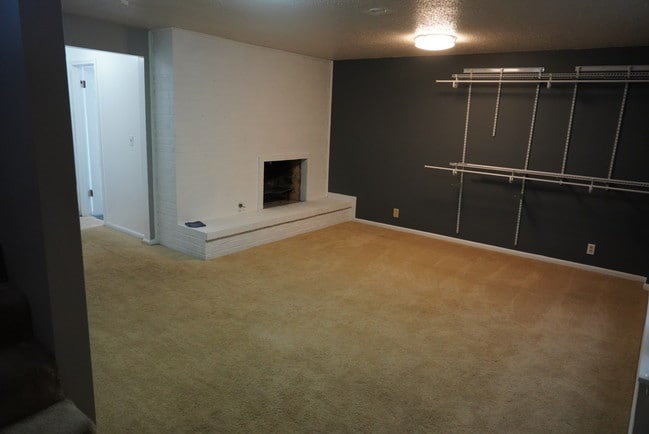 Building Photo - 1008 Jana Dr