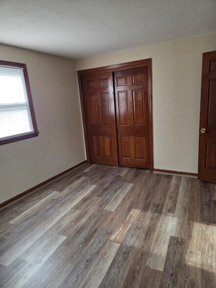 Building Photo - 76 William St