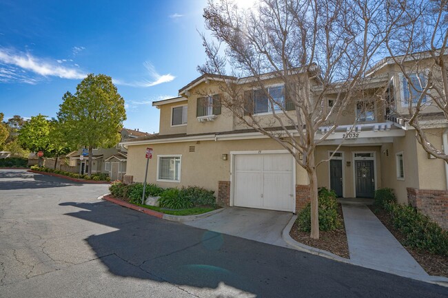 Primary Photo - 2 Bedroom Townhome in Santa Clarita!