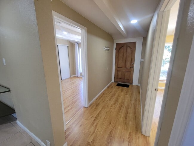 Building Photo - 1528 Los Robles Blvd