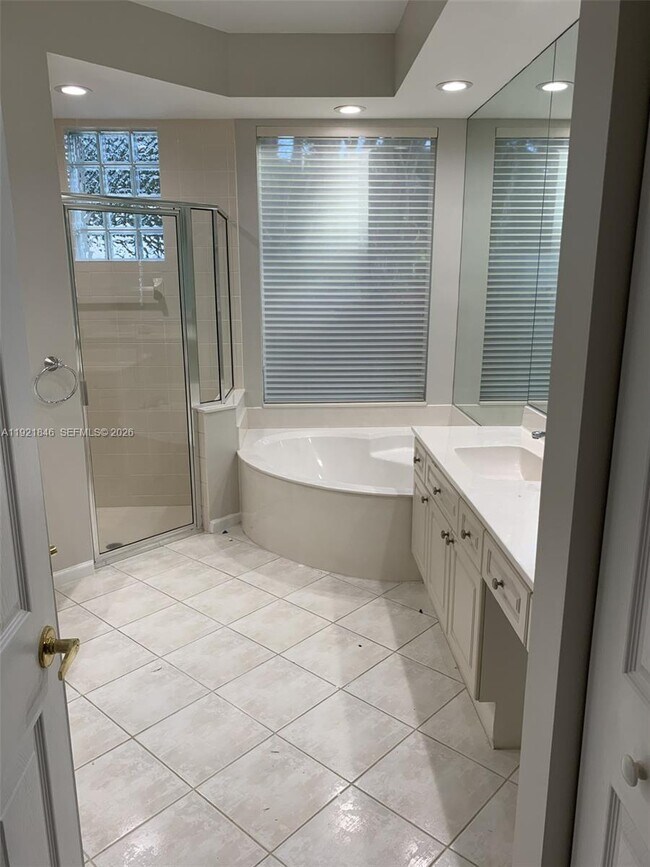 Building Photo - 2518 Bay Pointe Ct