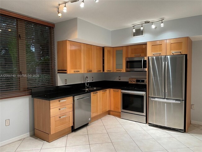 Building Photo - 2630 SW 28th St
