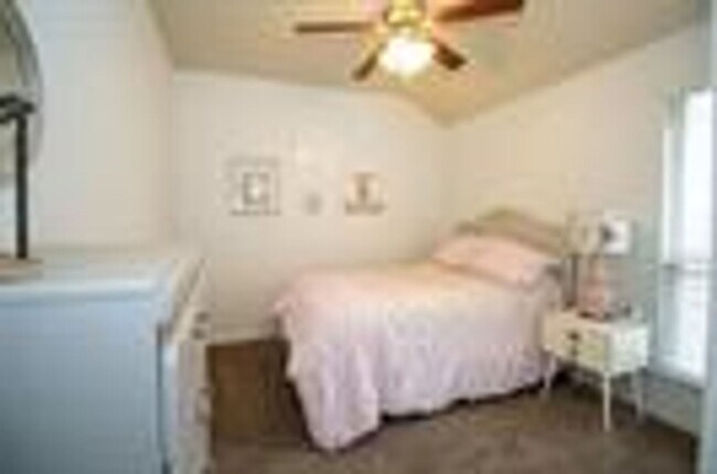 Building Photo - This adorable rental home holds all your favorite features for modern living in the up-and-coming...