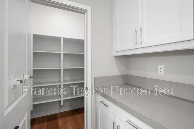 Building Photo - 10912 Jericho Way