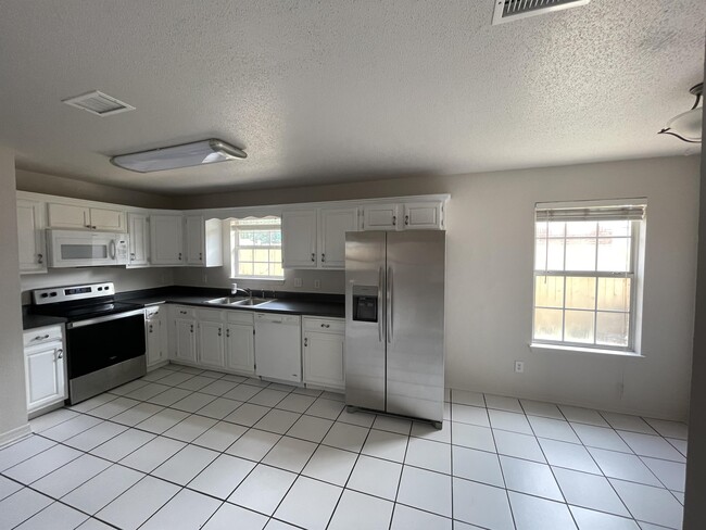Building Photo - 2212 Peachwood Ct
