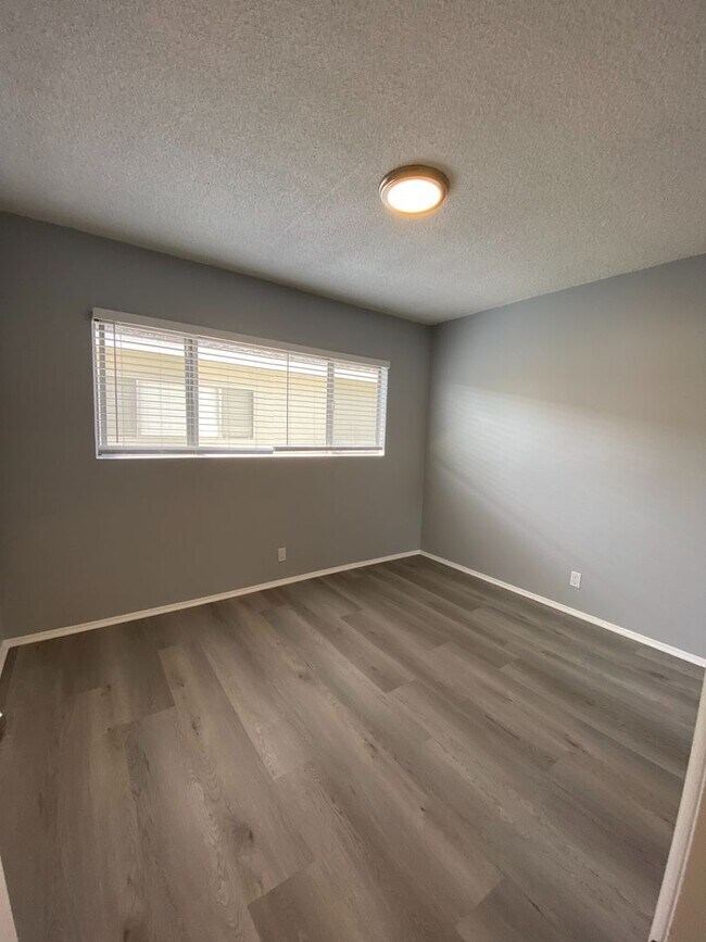 Building Photo - w651