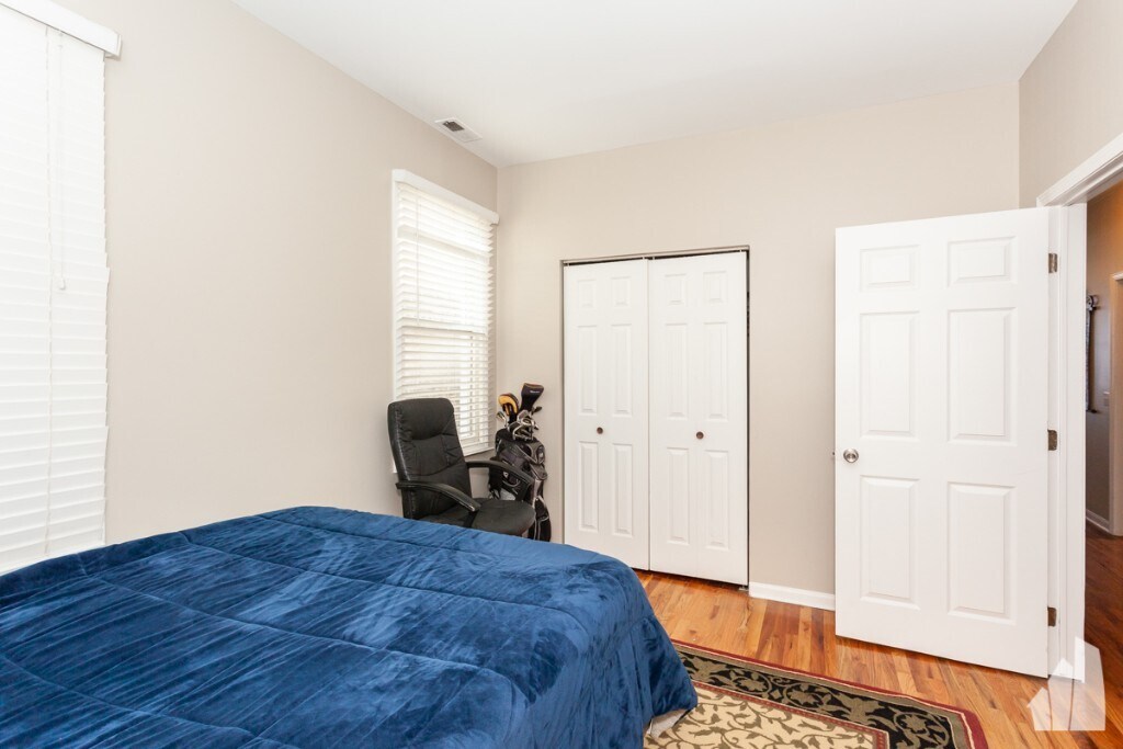 Building Photo - 2440 N Ashland Ave