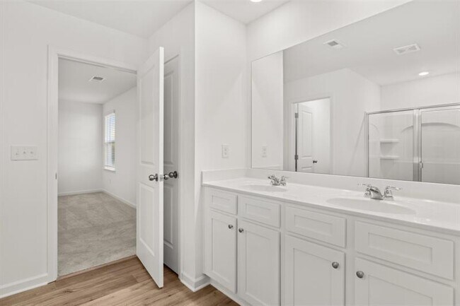 Building Photo - 874 Evergreen Rd