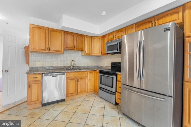 Building Photo - 5 W Girard Ave