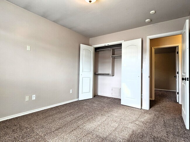 Building Photo - EVERYTHING YOU WANT IN A HOME! $500 OFF FI...