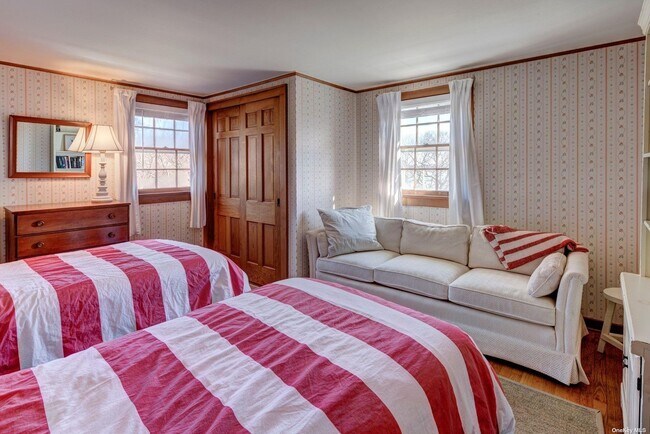 Building Photo - 199 Old Harbor Rd