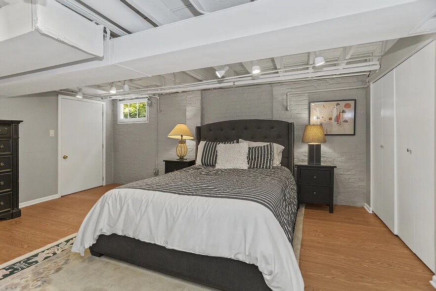 Building Photo - 2353 Ridge Ave