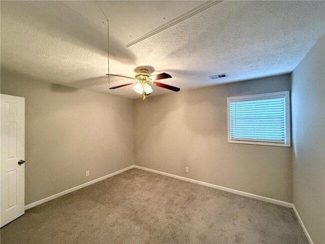 Building Photo - 1050 Mathews Ct