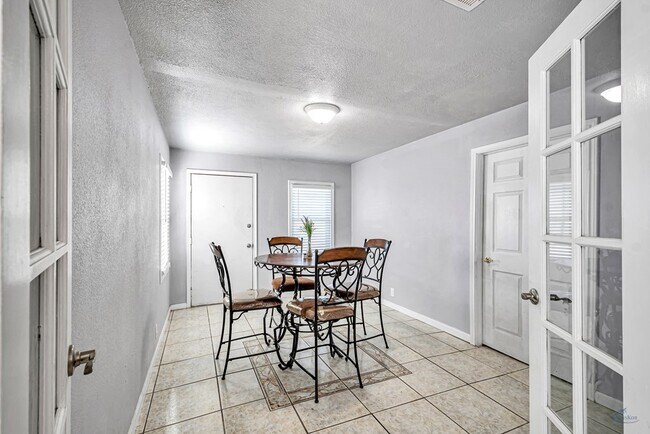 Building Photo - 3519 N Northstar Ave