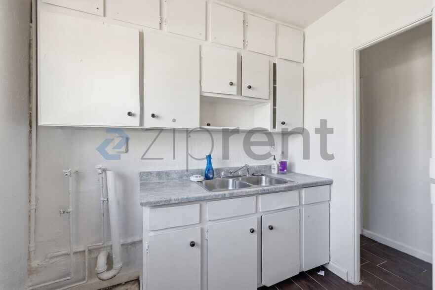 Building Photo - 267 N Macy St