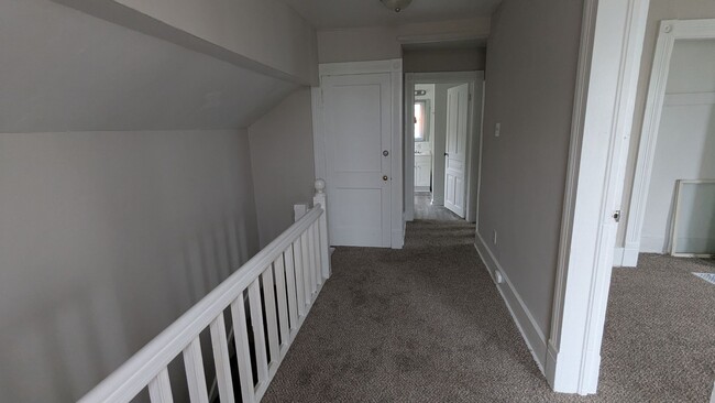 Building Photo - Charming 3-bedroom, 1.5-bathroom house loc...