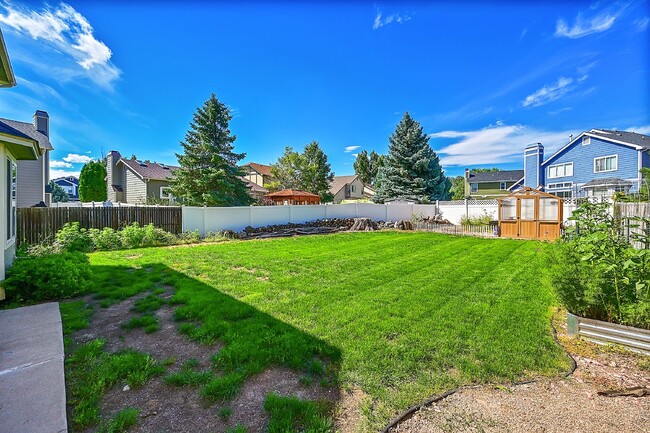 Building Photo - $2,495, 3 beds, 2.5 bath Updated Home in Co Springs with Fenced In Yard!