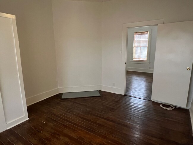 Building Photo - Newly Remodeled 2BR/1BA in Old Town Brunsw...