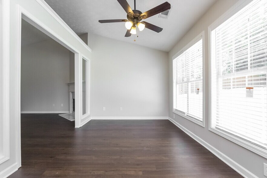 Building Photo - 2585 Fairmont Park Ct
