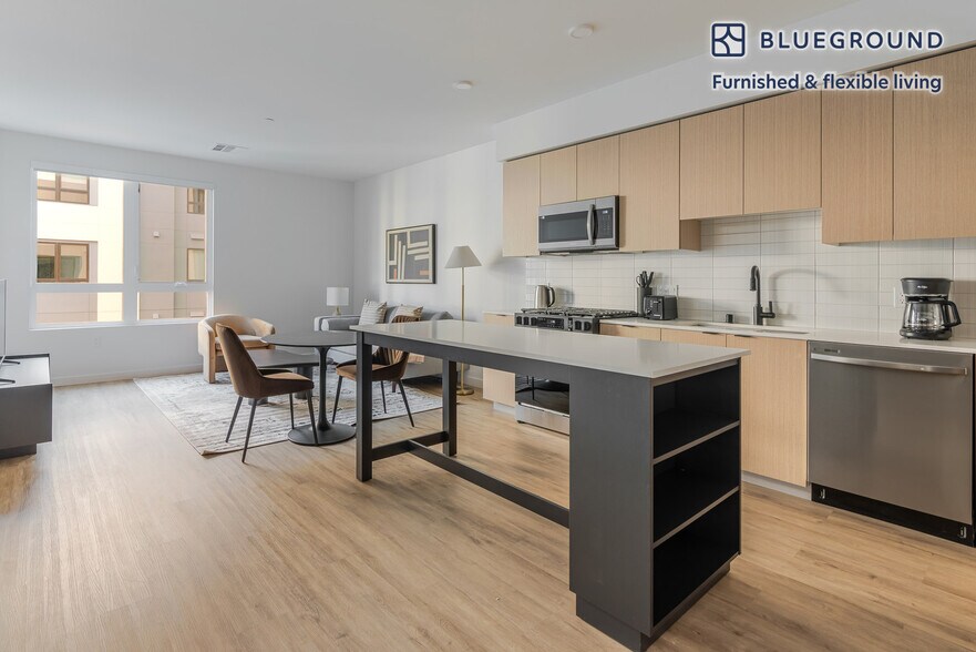 Building Photo - 350 Chastain Pl