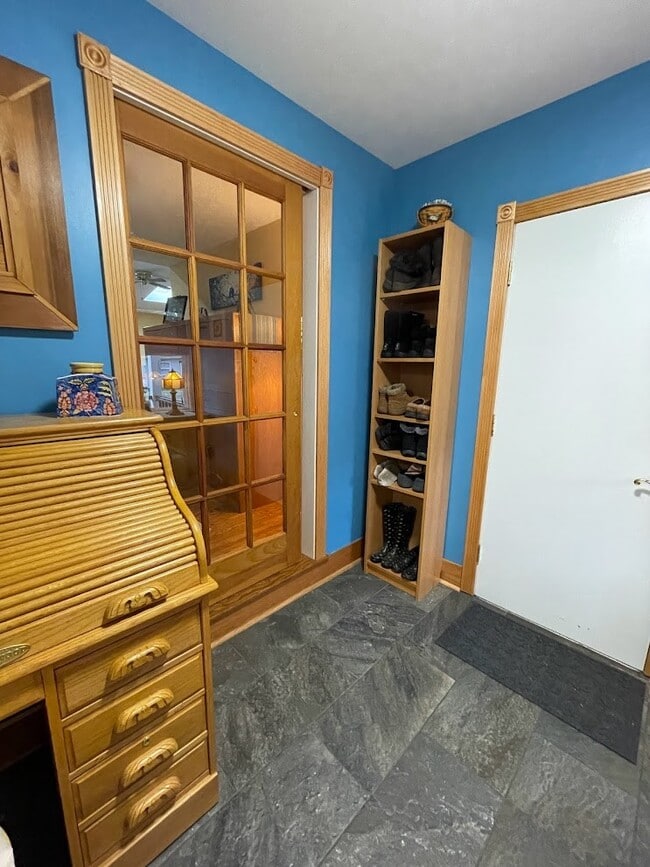 Building Photo - 50 Greenview Dr