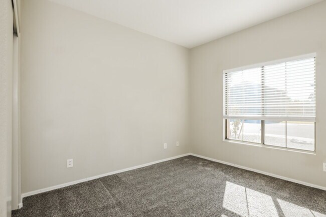 Building Photo - 13426 W Crocus Dr