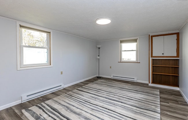 Building Photo - 204 Norwood Dr