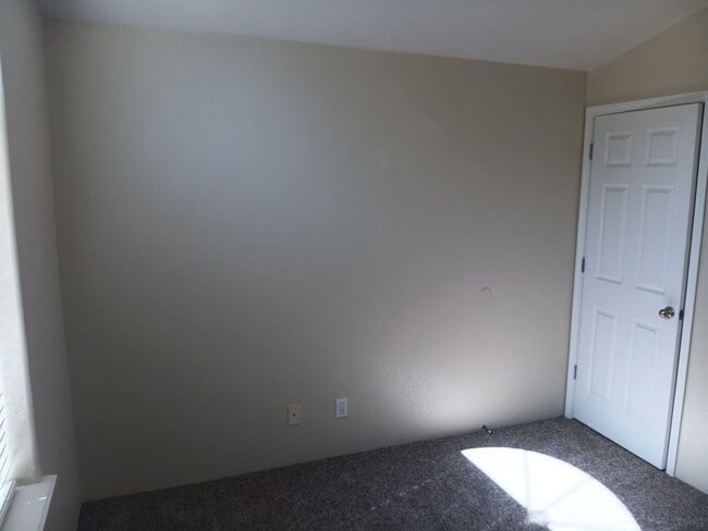 Building Photo - Cozy and Spacious Home for Rent