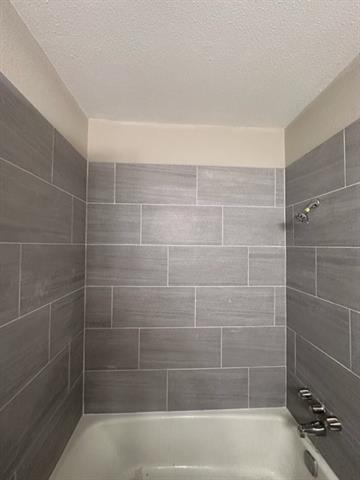 Building Photo - 921 S Valentine Dr