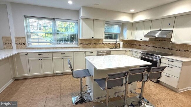 Building Photo - 639 Heather Ln