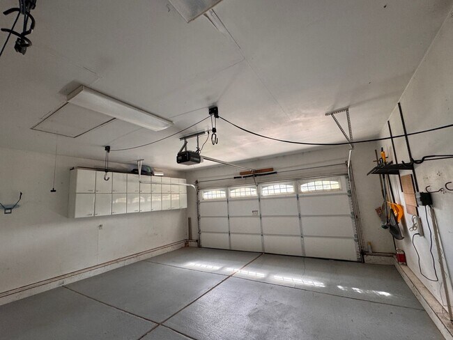 Building Photo - 10060 Eagles Landing Ct