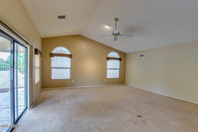 Building Photo - 13820 W Oak Glen Dr