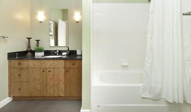 Building Photo - 18 Ambler Ln