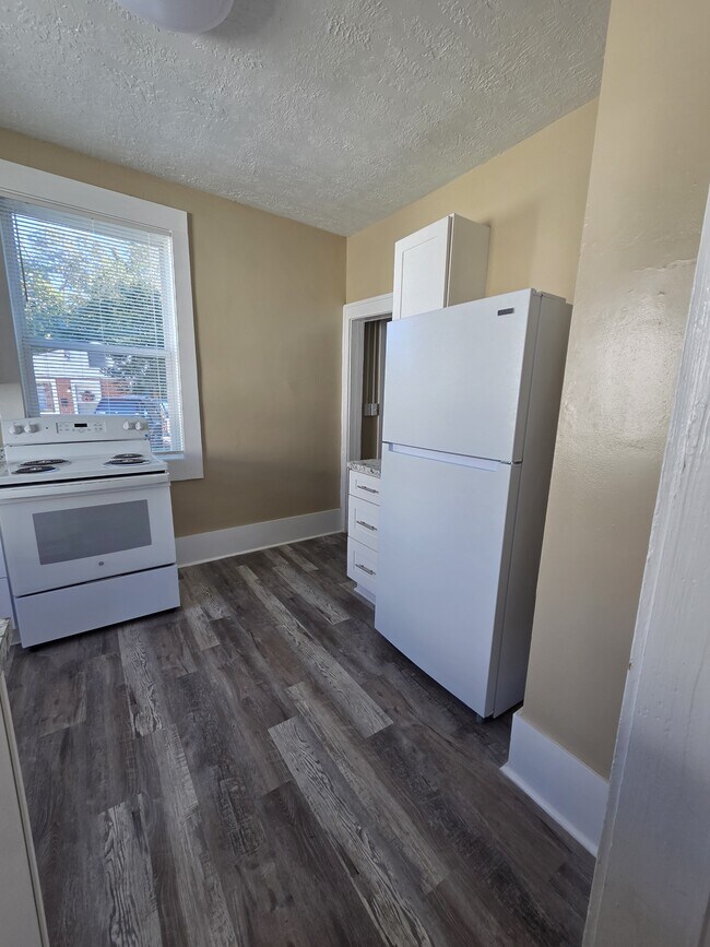 Building Photo - 930 Murphy St