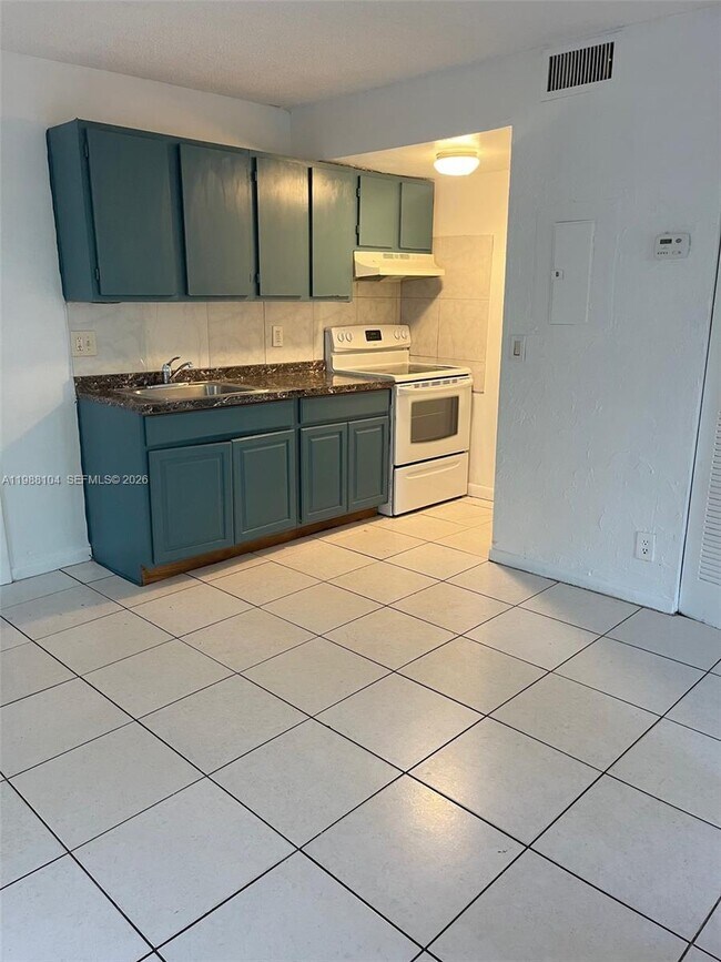 Building Photo - 2034 NW 43 Terrace