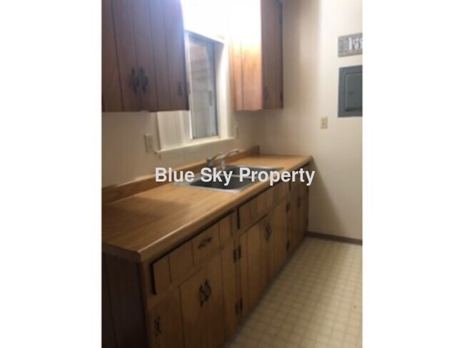 Building Photo - Apartment