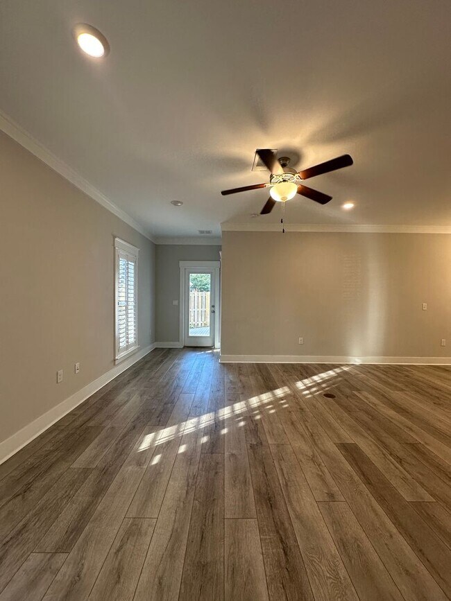 Building Photo - Gorgeous newer 2-Story, 4 bedroom Home in South Walton County